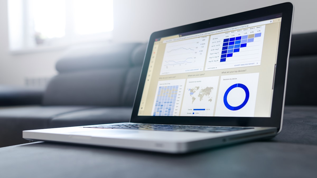 Copertina: Architettura eCommerce B2B: come strutturare listini personalizzati, preventivi dinamici e flussi d’acquisto per aziende