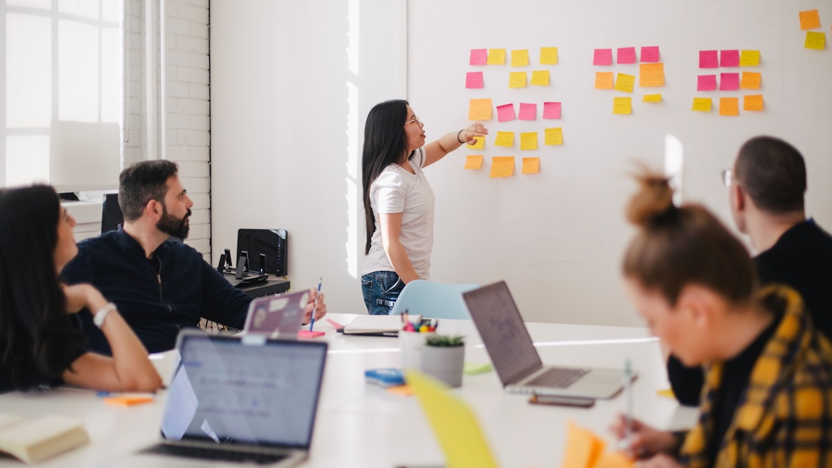 Copertina: Marketing Automation B2B per PMI: come strutturare flussi di lavoro automatici per risparmiare tempo e qualificare i lead