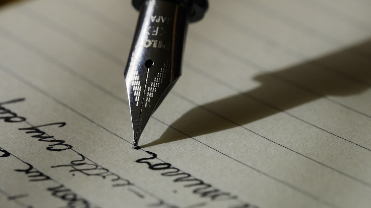 Copertina: Scrivere contenuti SEO persuasivi: come bilanciare i requisiti degli algoritmi Google con l’esigenza di informare il lettore B2B